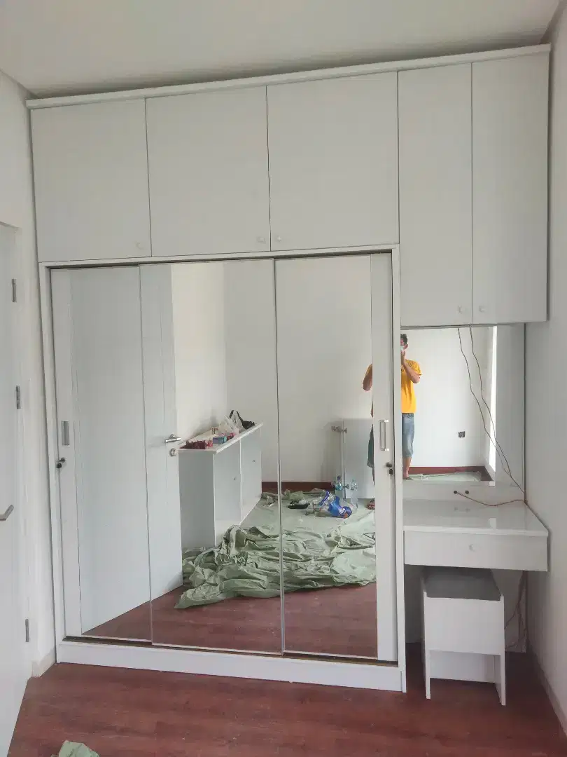 Tempat penyimpanan baju custom