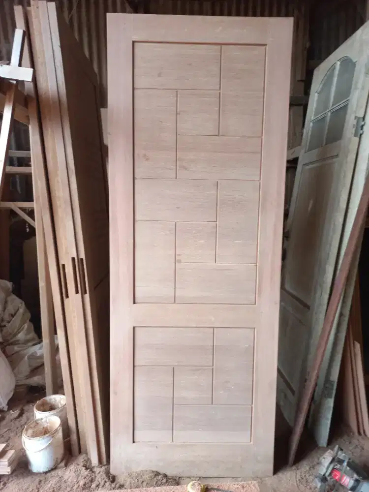 Kusen pintu kayu meranti