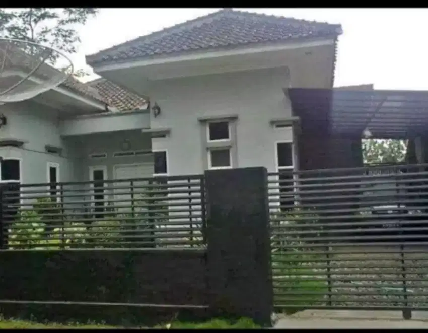 Rumah 4 KT, 3 KM, 3 Lemari, kolam ikan, taman