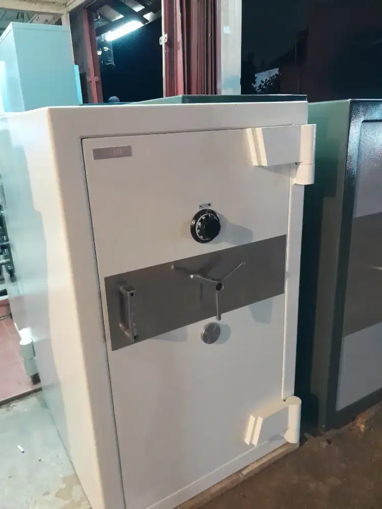 Brankas/brangkas chubb asli