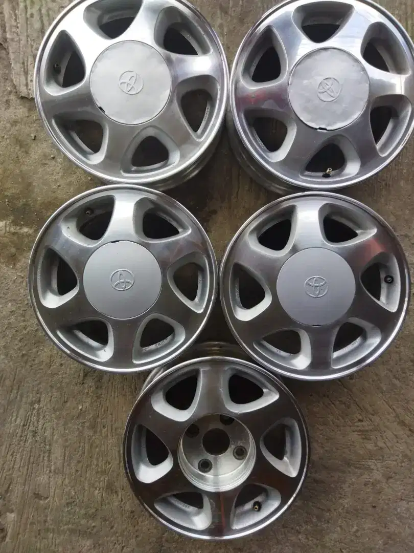 Velg toyota kijang kapsul ring 14 pcd 114,3 baut 4