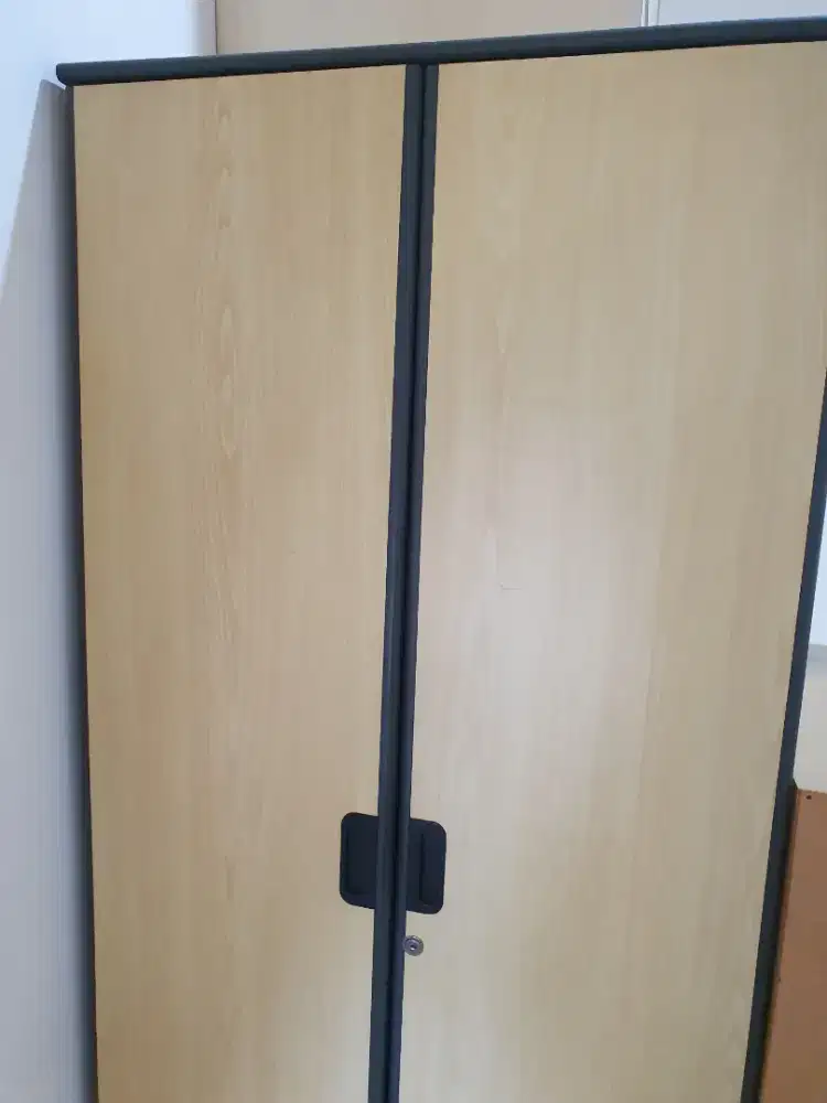 Lemari dua pintu warna kayu bahan tebal uk 80x180