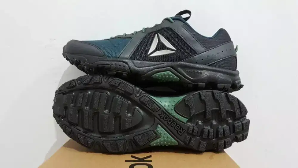 sepatu Gunung Reebox Original ukuran 45, biasa pake 43 dan 44 bs