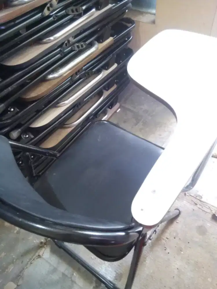 Kursi belajar/kuliah hitam chitose