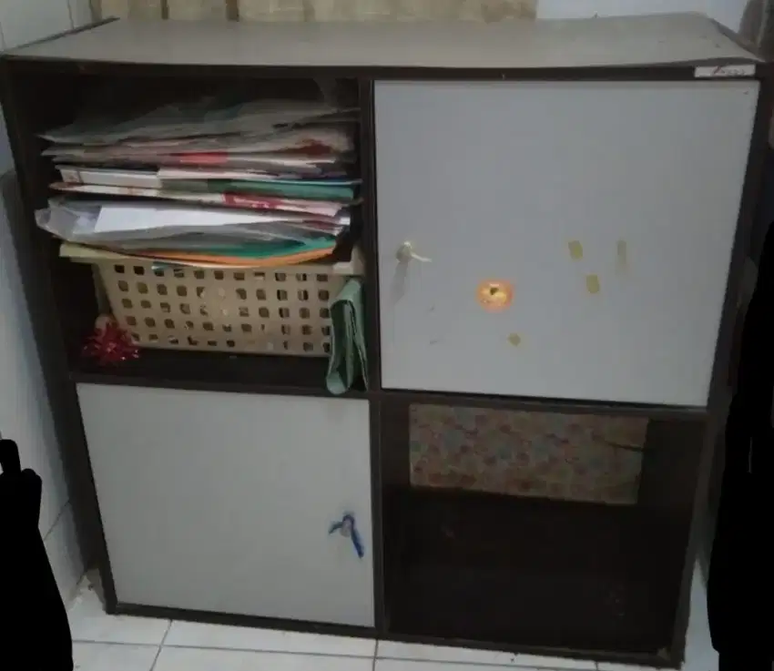 Lemari bupet isi 4 kotak dg 2 pintu