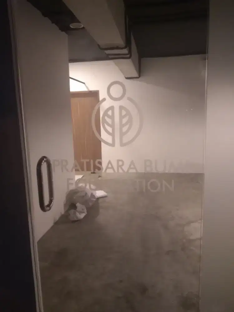 Logo usaha membantu bisnis kantor dg stiker sanblas ada kaca film