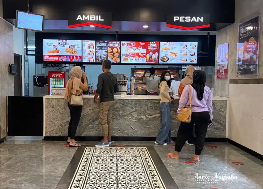 Pembuatan neon box dan hurup timbul