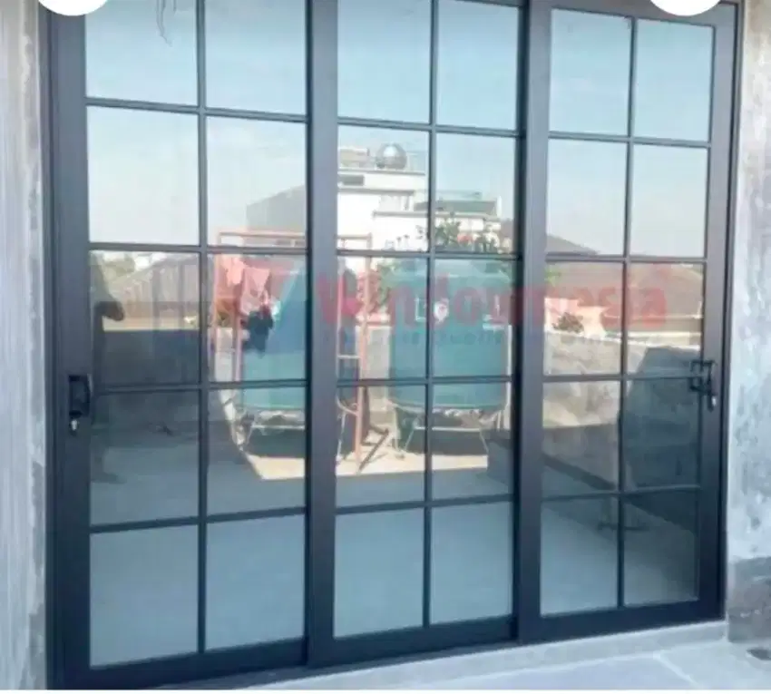 Partisi kaca dan kusen aluminium