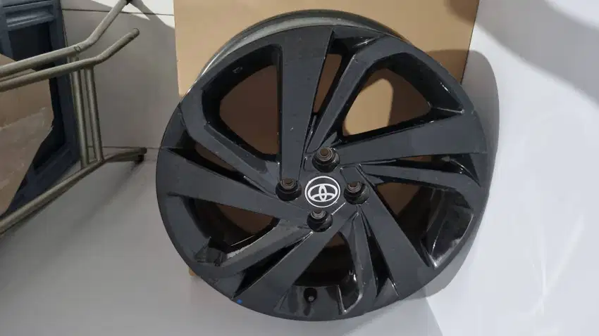Velg R17 Ring 17 Original Toyota Raize GR