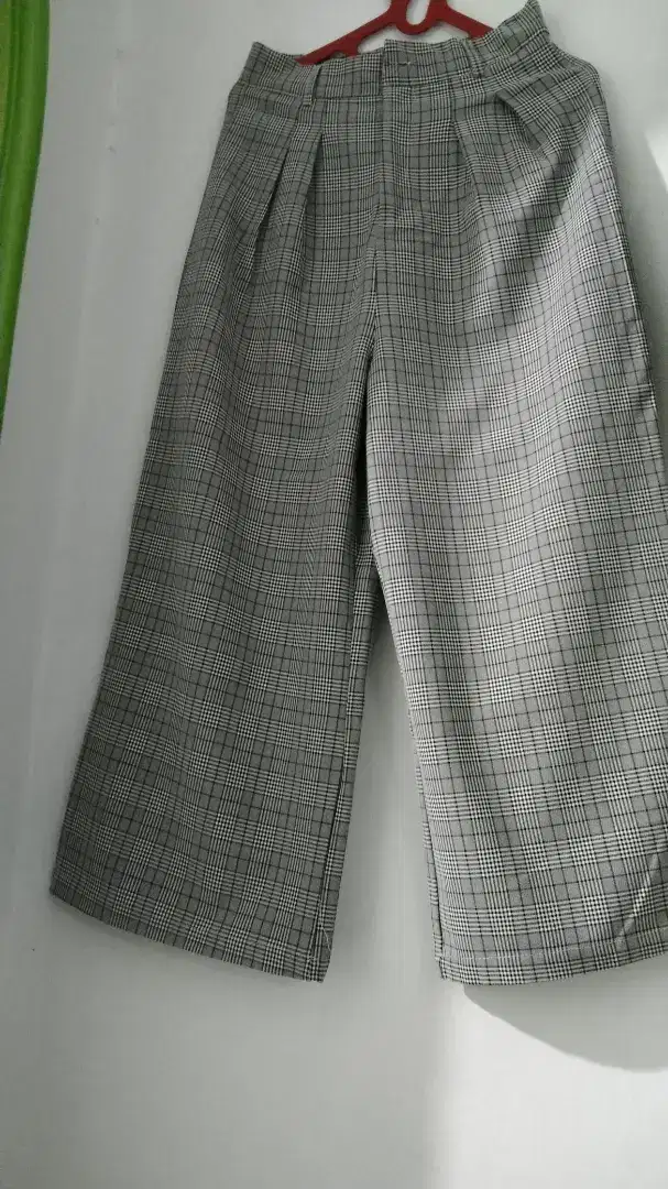 Celana motif plaid