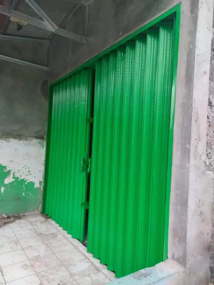 Folding gate roling door