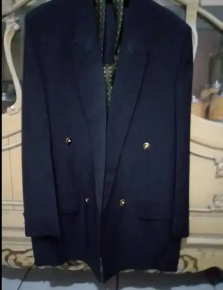 Dijual jas merk Hewis Design