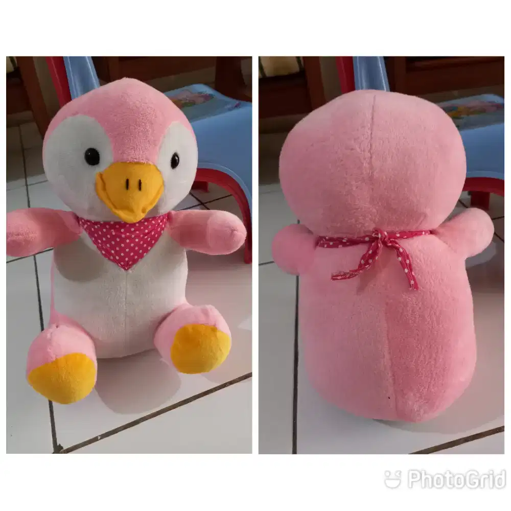 Boneka pinguin warna pink