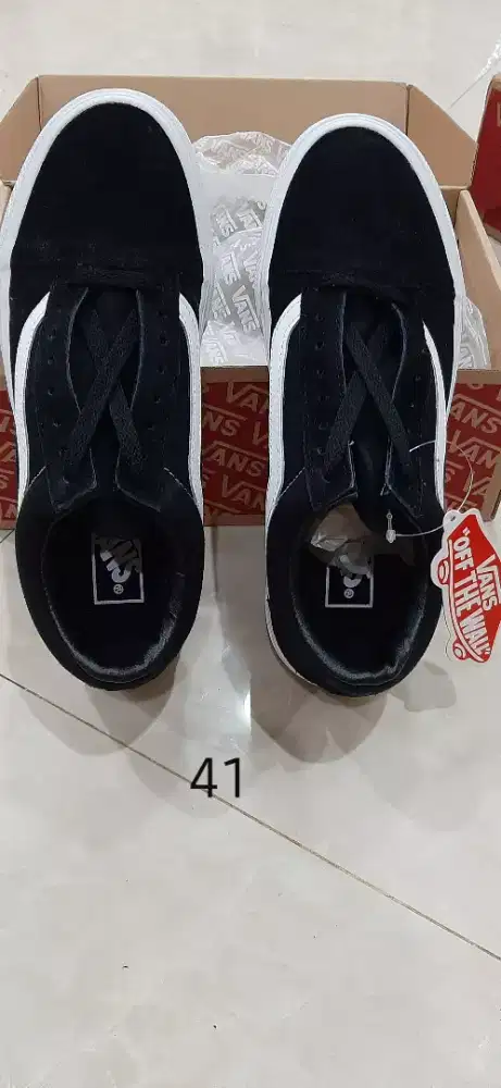 Jual borong sepatu vans off the wall sepatu sekolah 6 pasang