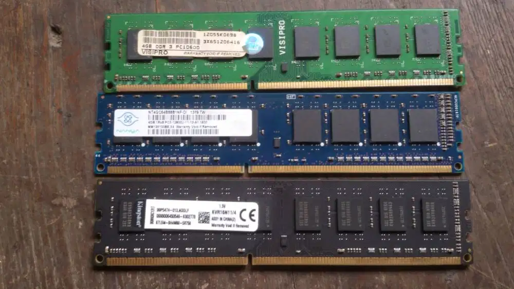ram ddr3 4GB pc 10600 kondisi baik sekali
