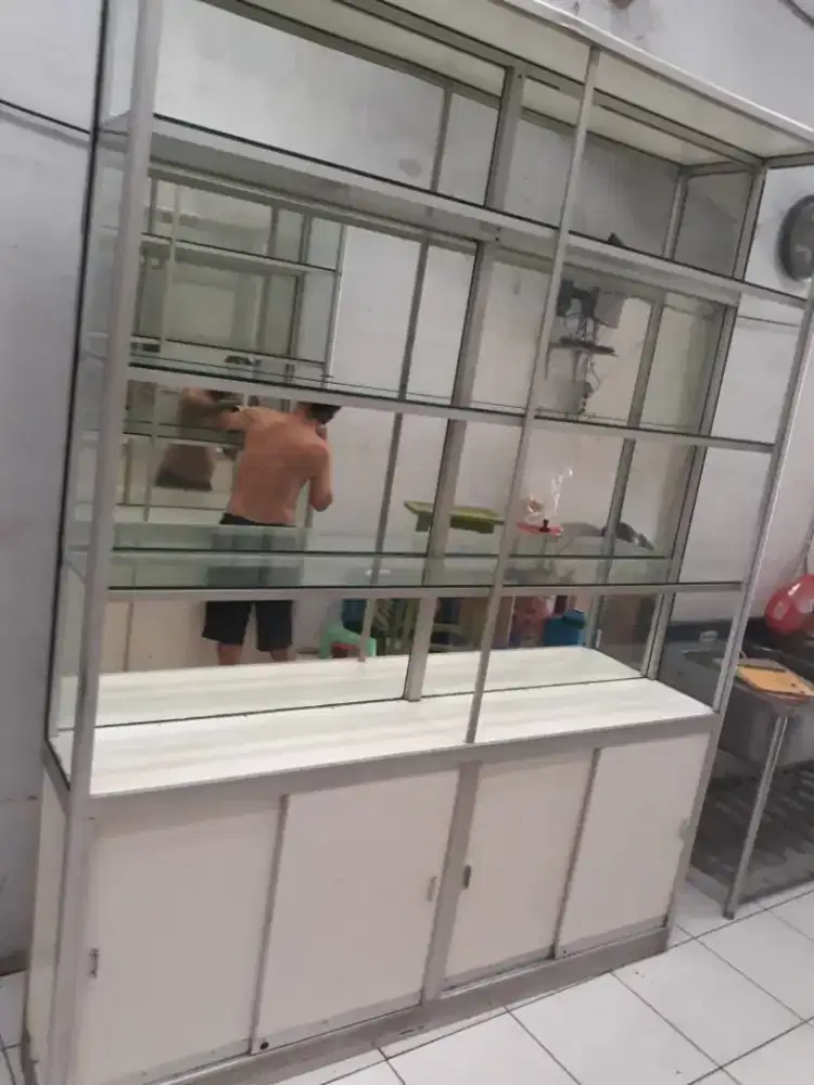 Dijual Etalase dengan cermin