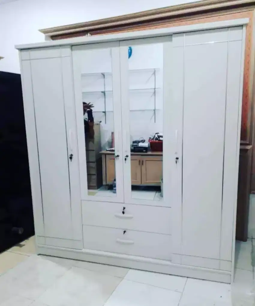 Lemari gantung/susun 4 pintu