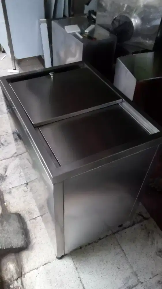 Ice bin stainlees steel
