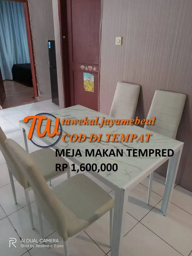 MEJA MAKAN MINIMALIS TERMPRED GLASS KAYU SINTETIS MODEL KURSI 4