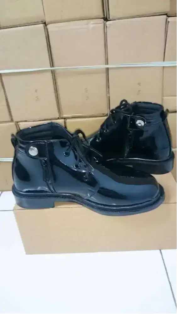 Sepatu PDH Mengkilap tanpa Semir Buat Dinas Kerja