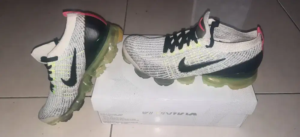 Air vapormax flyknit clearance 3 white black volt