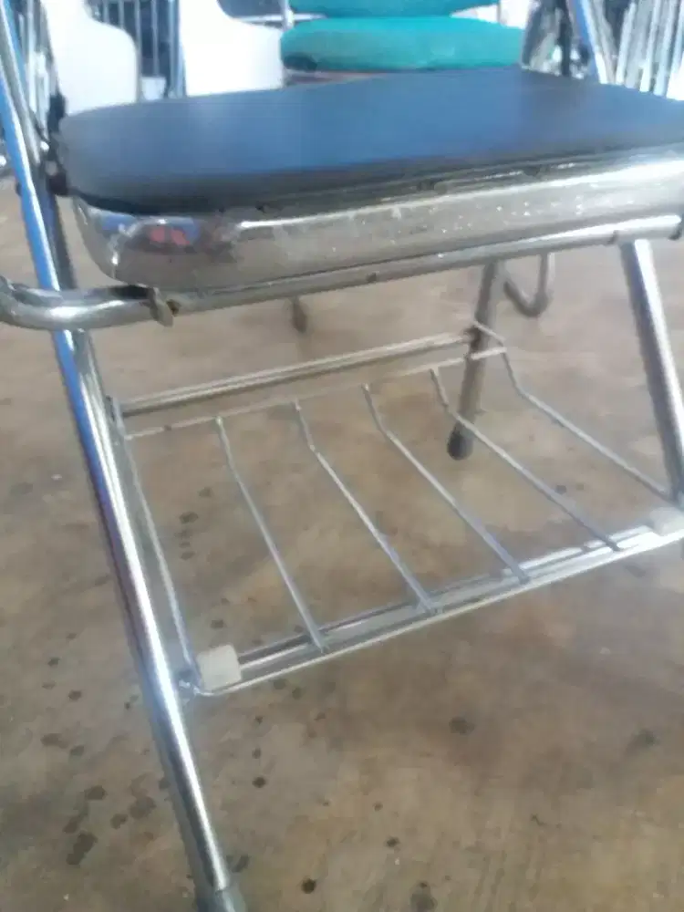 Sparepart kursi kuliah berupa rak universal