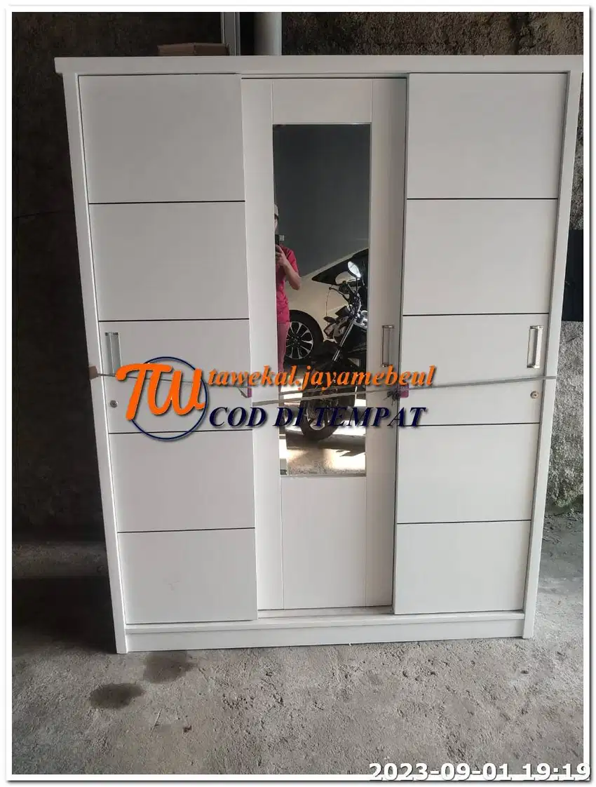 LEMARI PAKAIAN MINIMALIS PINTU GESER MODEL PINTU 3 DAN 2 BAHAN TIBLOK