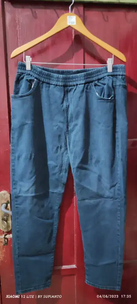 Celana jeans pinggan karet warna navy size 40