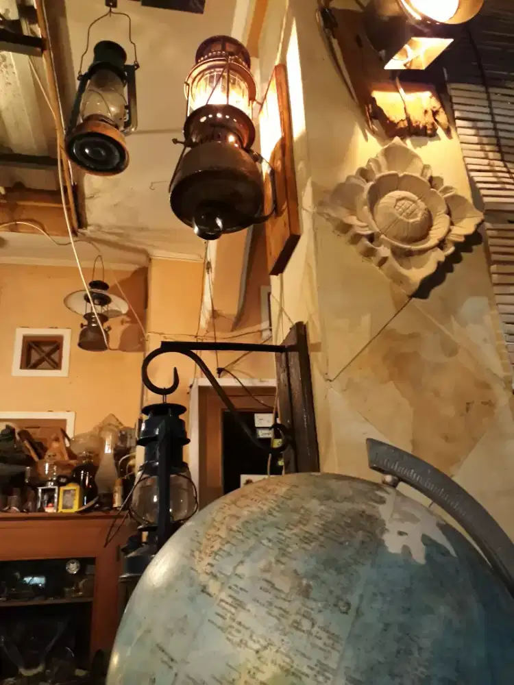 Petromak Lampu petromax tempel dinding