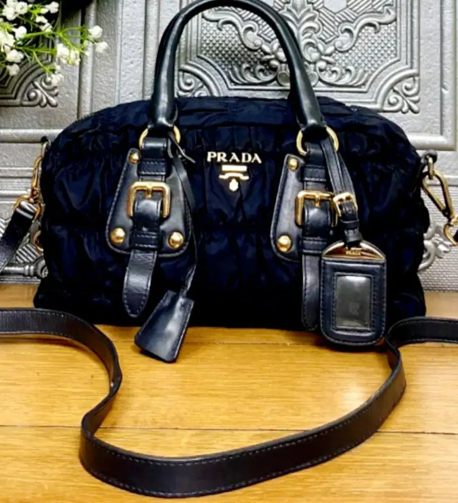 PRADA MILANO  MADE IN ITALY GOOD CONDITION JNE TIKI SCEPAT NO COD