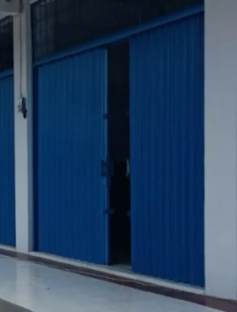 Folding gate roling door