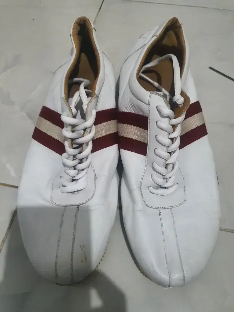 Sepatu Casual Bally Putih