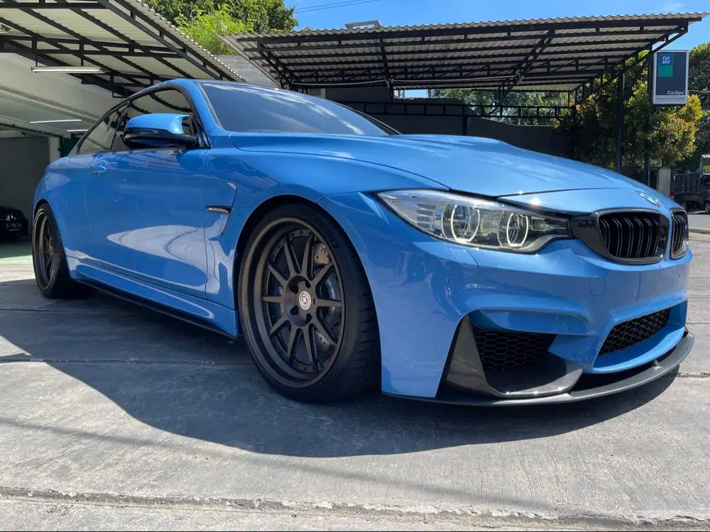 BMW m4 Blue Marine