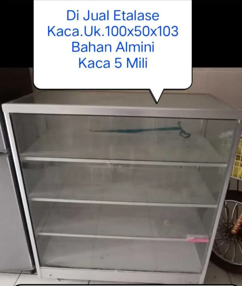 Etalase Kaca 1M NETT