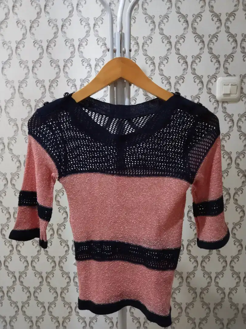 Preloved Kaos Rajut Wanita