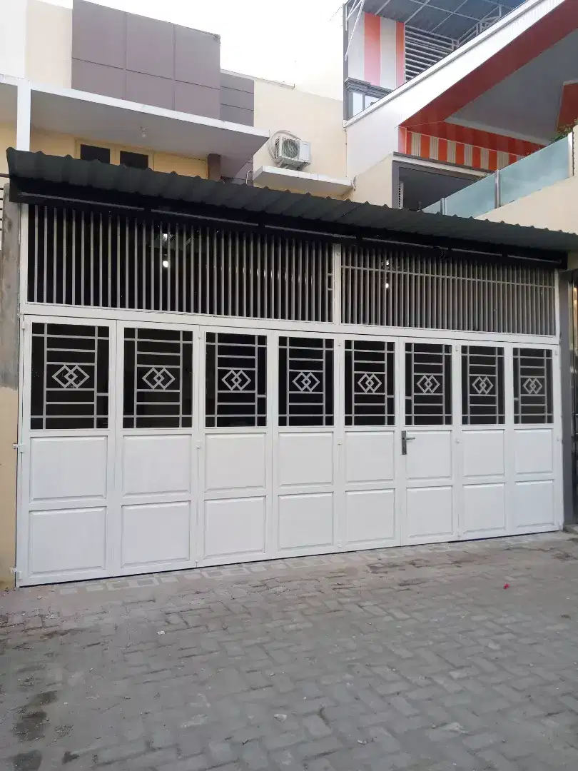 Pintu garasi lipat minimalis