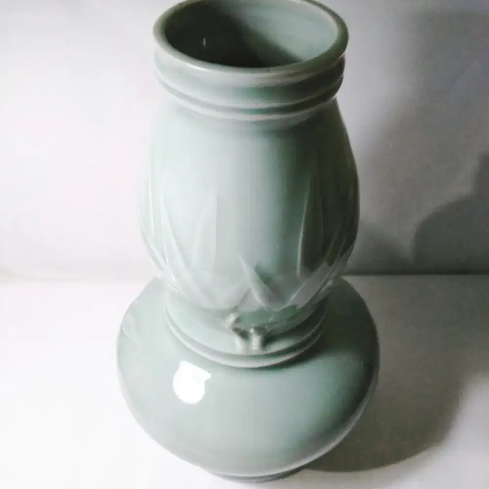 GUCI VAS KERAMIK CELADON VINTAGE
