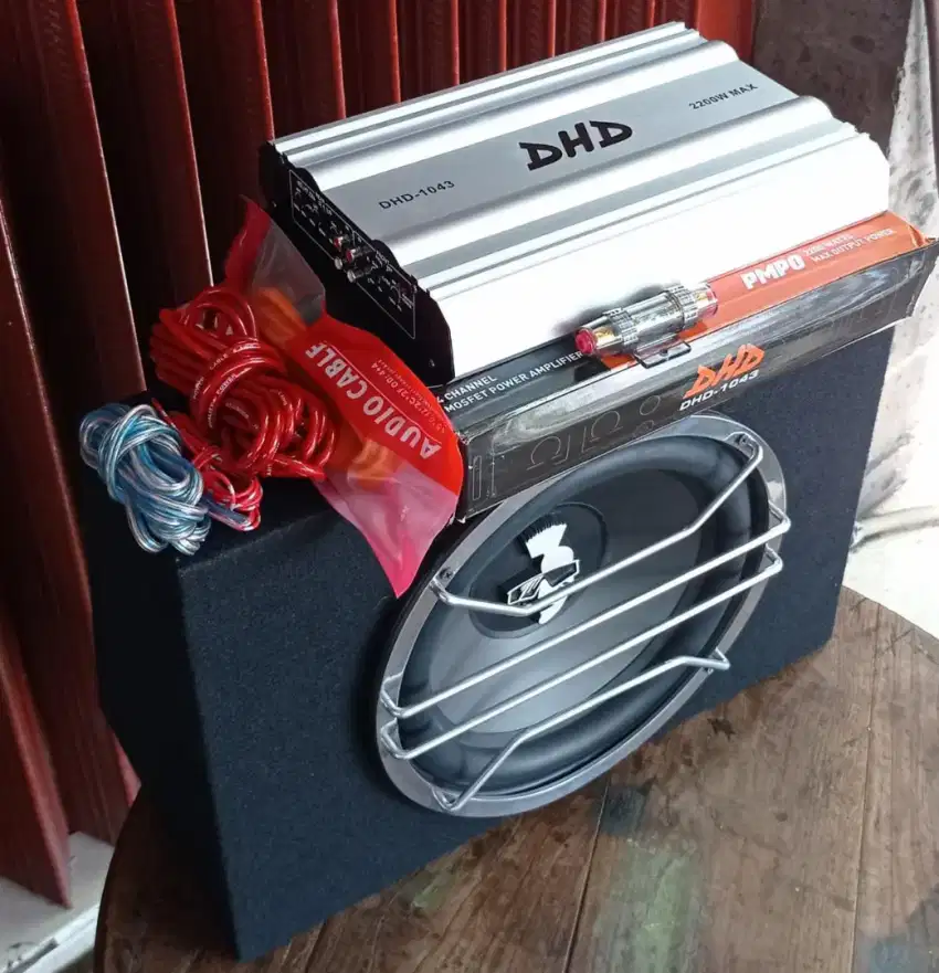 Sepaket Audio Mobil
Subwoofer 12, Mohawk +Power merk DHD 4channel dps