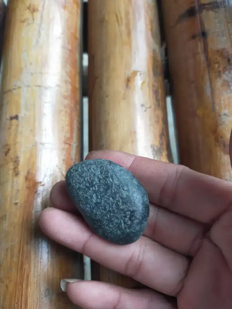 Barang antik batu nempel magnet badar besi alami