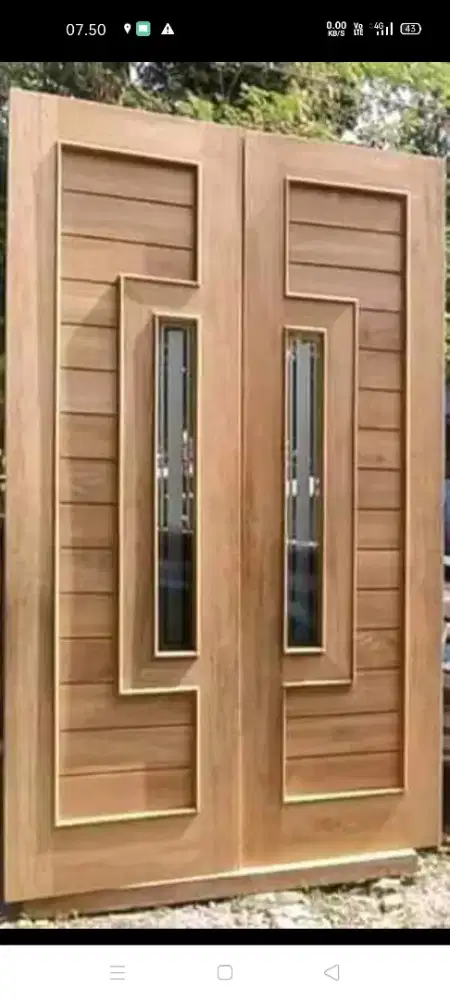 Pintu utama kayu jati