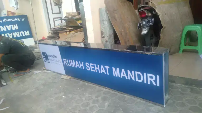 Papan nama / neon box / billboard