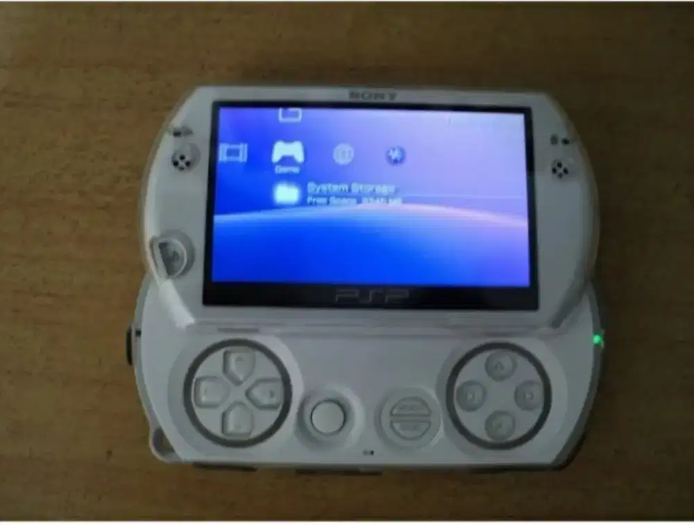 SONY PSP GO PORTABLE GAMES