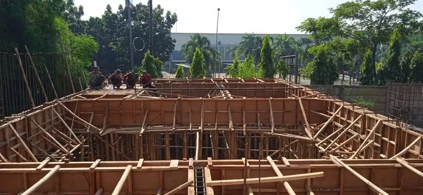 ahli konstruksi handal, mengerjakan berbagai jenis kontruksi modern