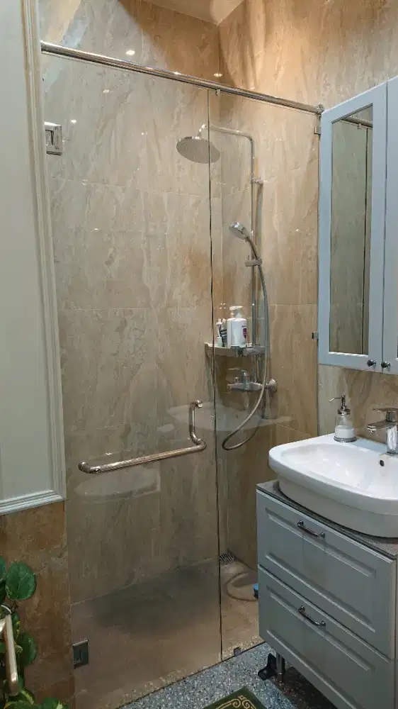 kaca shower kamar mandi