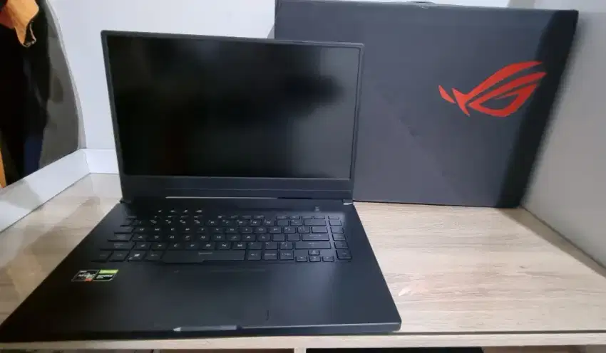 Asus ROG Zephyrus Ryzen 7 3750H RAM 16GB 512ssd GTX1660Ti 6GB