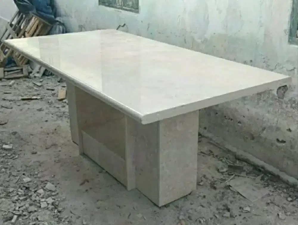 Meja Makan Marmer