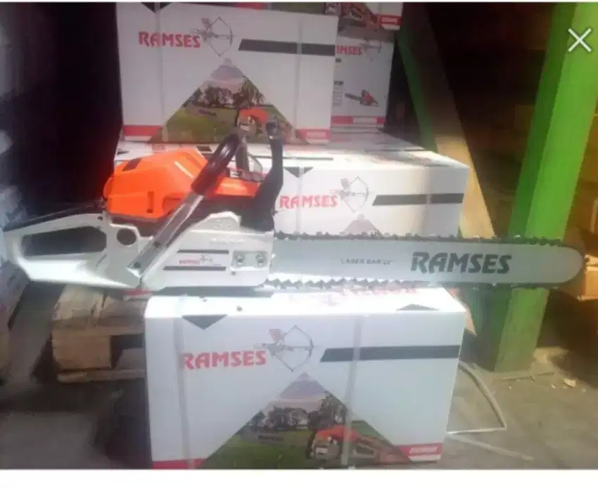 mesin chainsaw potong kayu