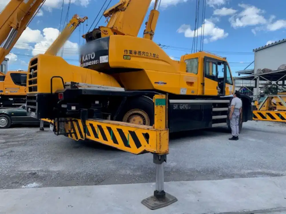 Roughterrain crane 50 ton