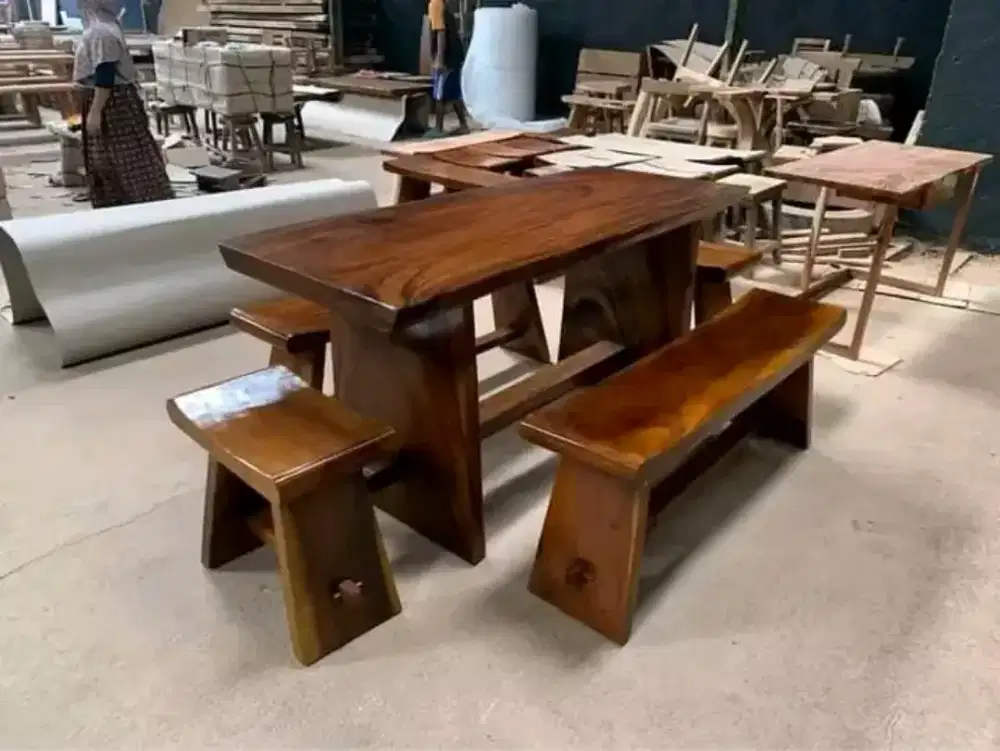 meja makan solid