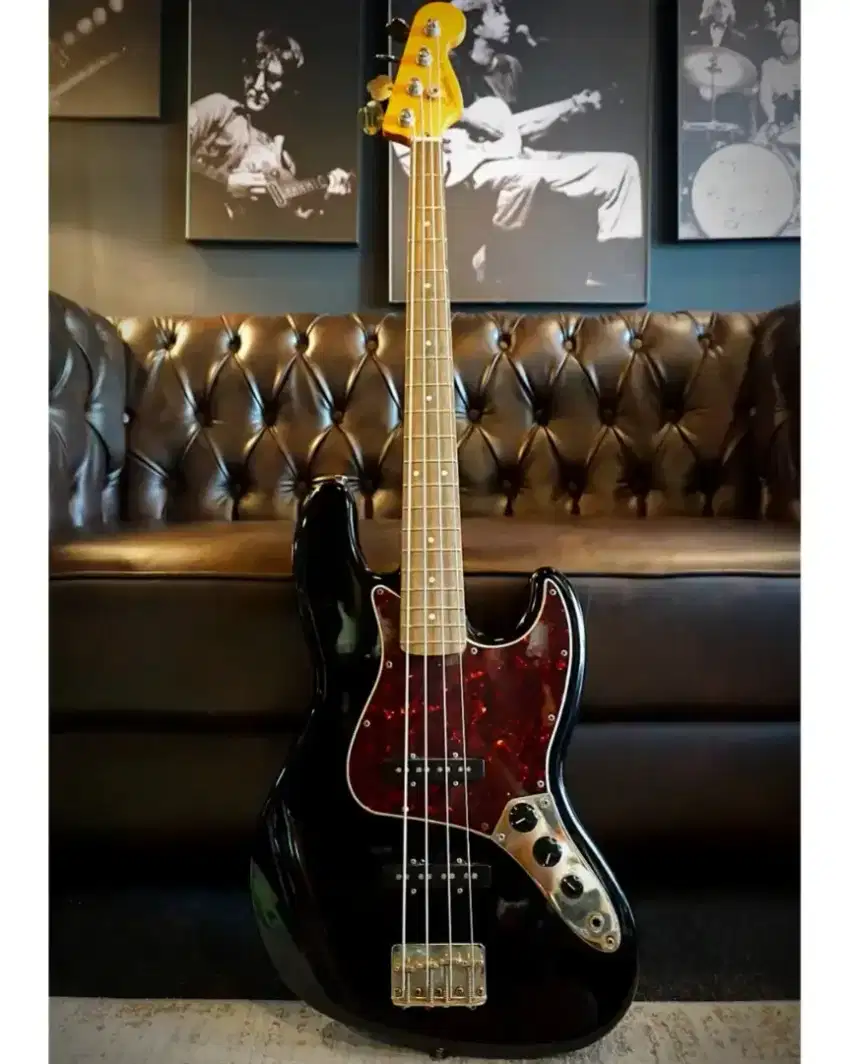 Squier Jazz Bass Classic Vibe 60s Mulus